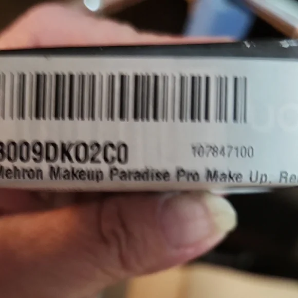 Mehron Paradise Makeup AQ in Rich Red - Picture 4 of 5